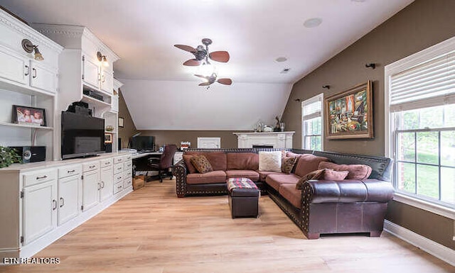 515 Oak Landing Ln Unit 4, Knoxville, TN 37934 - living area featuring a ceiling fan, plenty of natural light, light wood-style floors, and vaulted ceiling