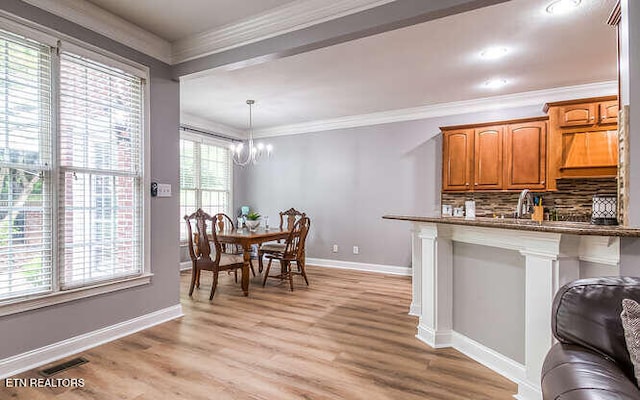 515 Oak Landing Ln Unit 4, Knoxville, TN 37934 - dining area featuring a chandelier, baseboards, crown molding, light wood-style flooring, and recessed lighting