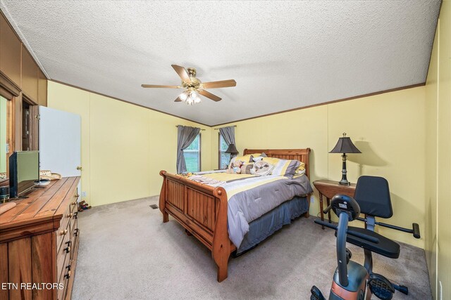 bedroom featuring carpet flooring, a textured ceiling, and a ceiling fan