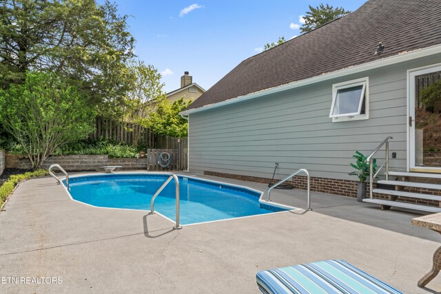 9945 Tierra Verde Dr, Knoxville, TN 37922 - view of pool featuring a patio area and fence