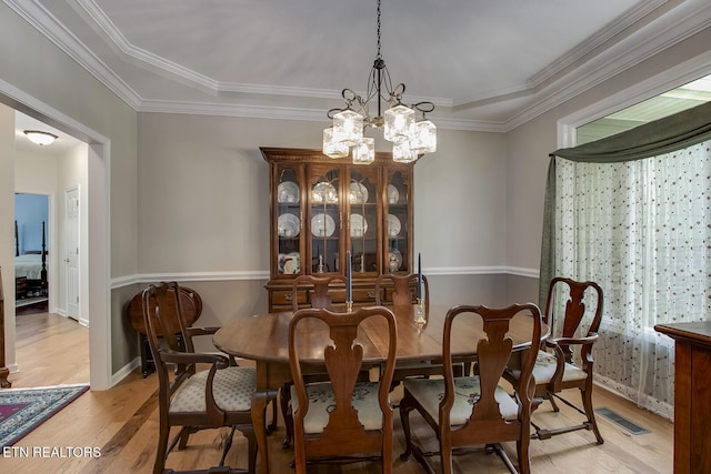 401 Shawnee Pl, Loudon, TN 37774 - dining space with light wood-style floors, a chandelier, crown molding, and baseboards