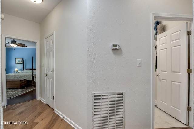 401 Shawnee Pl, Loudon, TN 37774 - hallway featuring light wood-type flooring