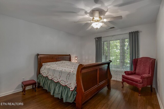 401 Shawnee Pl, Loudon, TN 37774 - bedroom featuring wood finished floors, baseboards, and a ceiling fan