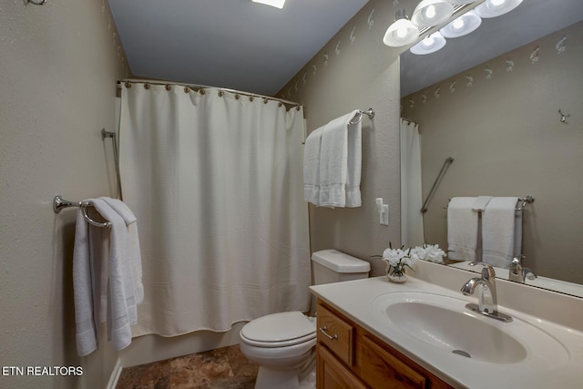 401 Shawnee Pl, Loudon, TN 37774 - bathroom with toilet, vanity, stone finish floors, and shower / tub combo with curtain