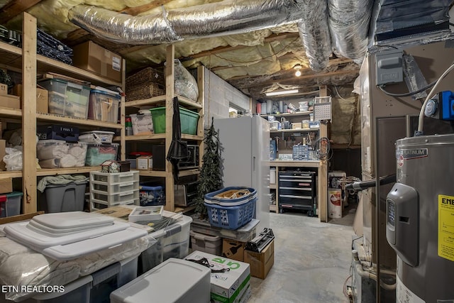 401 Shawnee Pl, Loudon, TN 37774 - storage room featuring electric water heater