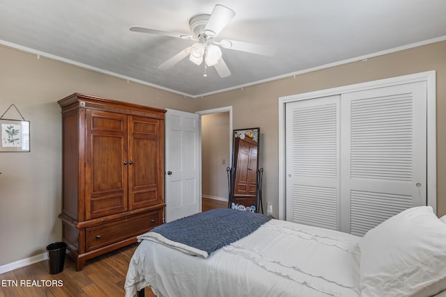 513 Long Mill Rd, Athens, TN 37303 - bedroom with dark wood-type flooring, a closet, a ceiling fan, and ornamental molding