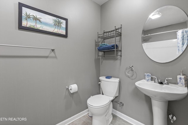 3083 Waters Edge Dr, Morristown, TN 37814 - bathroom featuring toilet and baseboards