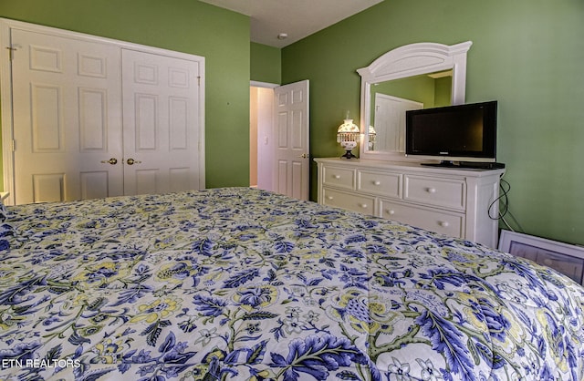 bedroom with a closet
