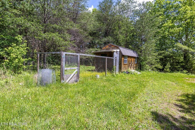 776 Salem Valley Rd, Ten Mile, TN 37880 - view of outbuilding with an outdoor structure and a forest view
