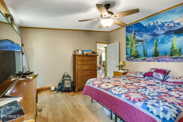 776 Salem Valley Rd, Ten Mile, TN 37880 - bedroom featuring wood finished floors, a textured ceiling, and a ceiling fan