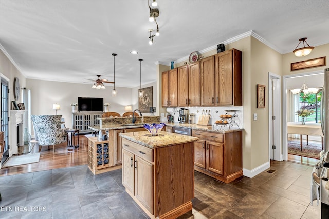 714 Cambridge Crest Ln, Knoxville, TN 37919 - kitchen featuring a peninsula, a sink, brown cabinetry, ornamental molding, and ceiling fan
