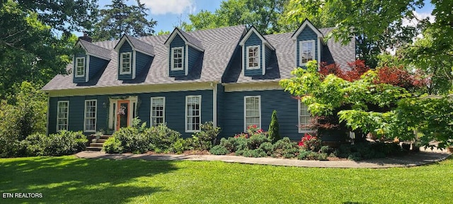 131 Chestnut Hill Rd, Oak Ridge, TN 37830 - cape cod-style house featuring a chimney and a front lawn