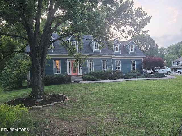 131 Chestnut Hill Rd, Oak Ridge, TN 37830 - new england style home with a front yard