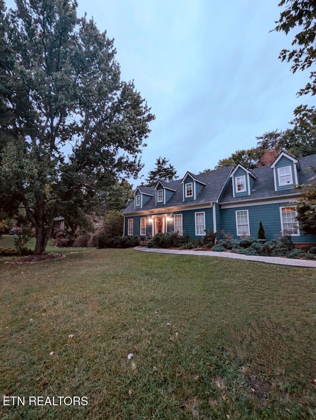 131 Chestnut Hill Rd, Oak Ridge, TN 37830 - cape cod home with a front lawn