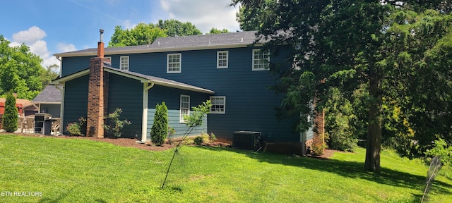 131 Chestnut Hill Rd, Oak Ridge, TN 37830 - rear view of house with central air condition unit and a yard