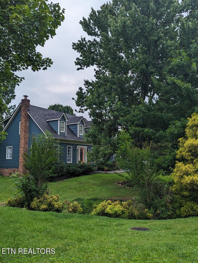 131 Chestnut Hill Rd, Oak Ridge, TN 37830 - cape cod home featuring a chimney and a front lawn