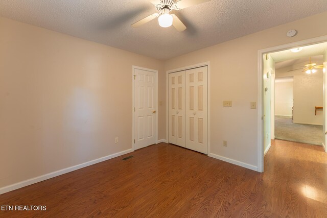 122 Mariners Dr, Crossville, TN 38558 - unfurnished bedroom with wood finished floors, baseboards, a closet, a textured ceiling, and ceiling fan