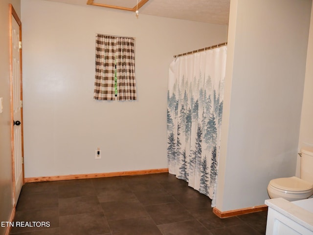 643 Airport Rd, Oakdale, TN 37829 - full bath with toilet, baseboards, and curtained shower