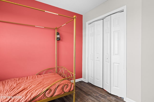 350 Hartfield Ln, Loudon, TN 37774 - bedroom with wood finished floors, a closet, and baseboards