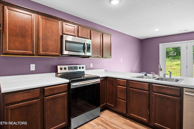 350 Hartfield Ln, Loudon, TN 37774 - kitchen featuring stainless steel appliances, a sink, light wood-style flooring, and light countertops