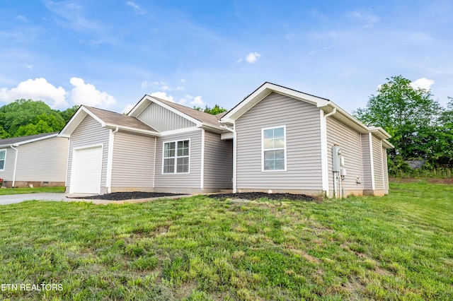 350 Hartfield Ln, Loudon, TN 37774 - single story home featuring an attached garage, driveway, and a front lawn