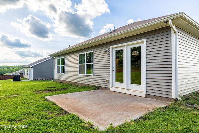350 Hartfield Ln, Loudon, TN 37774 - back of house with a patio and a lawn