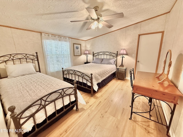 bedroom with lofted ceiling, crown molding, light wood-style floors, a textured ceiling, and ceiling fan