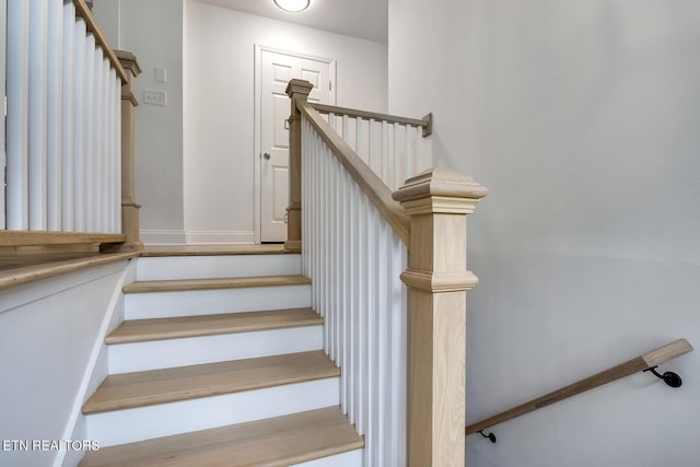 133 Nebraska Ave, Oak Ridge, TN 37830 - view of staircase