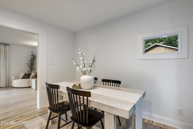 133 Nebraska Ave, Oak Ridge, TN 37830 - dining area featuring light wood-style flooring and baseboards