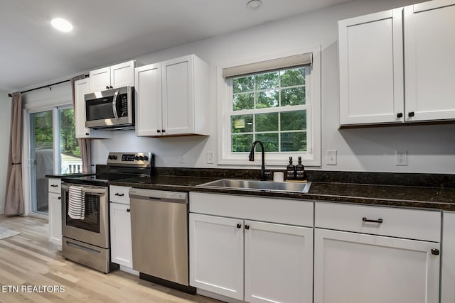 133 Nebraska Ave, Oak Ridge, TN 37830 - kitchen with appliances with stainless steel finishes, a sink, plenty of natural light, white cabinets, and recessed lighting