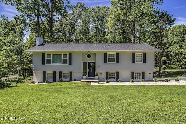 133 Nebraska Ave, Oak Ridge, TN 37830 - raised ranch featuring a chimney, a front lawn, and view of scattered trees
