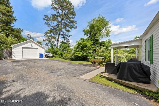 313 Lamar Ave, Clinton, TN 37716 - view of yard featuring a garage, an outdoor structure, and asphalt driveway