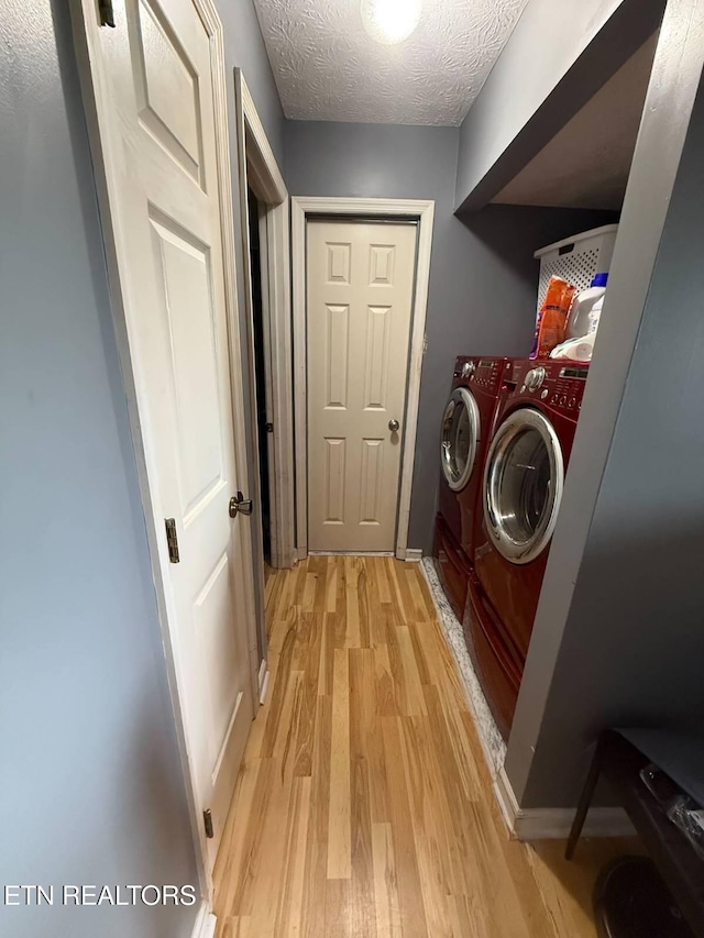 119 Hanover Pl, Oak Ridge, TN 37830 - washroom with separate washer and dryer, light wood-style flooring, and a textured ceiling