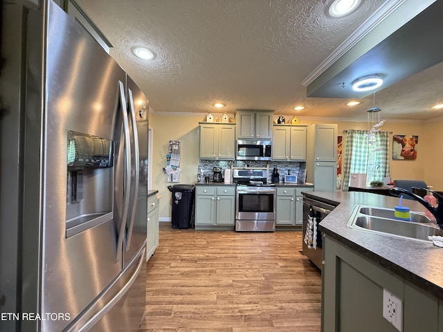 332 Tomlinson Rd, Pennington Gap, VA 24277 - kitchen featuring stainless steel appliances, a sink, a textured ceiling, ornamental molding, and dark countertops