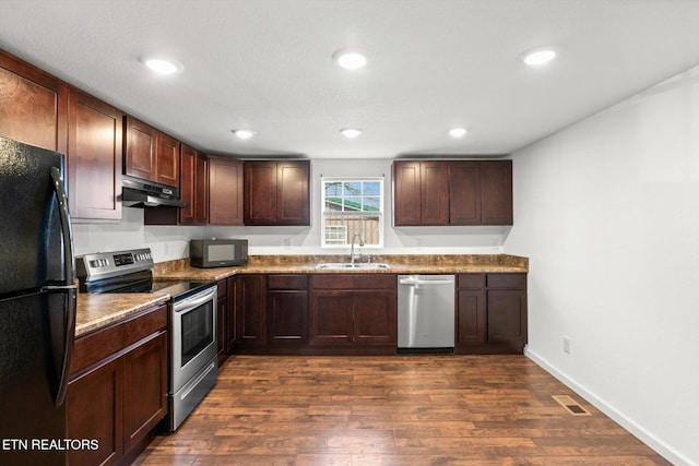 522 Church St, Vonore, TN 37885 - kitchen featuring black appliances, under cabinet range hood, a sink, dark wood-style flooring, and recessed lighting