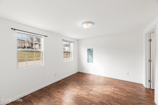 522 Church St, Vonore, TN 37885 - empty room featuring plenty of natural light, wood finished floors, and baseboards