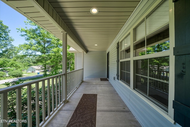 2689 Spruce Loop, Crossville, TN 38555 - view of porch
