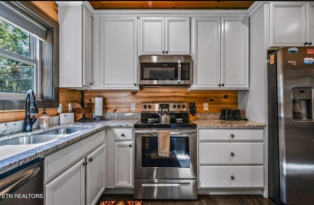 1215 Honeysuckle Ln, Sevierville, TN 37876