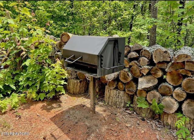 1215 Honeysuckle Ln, Sevierville, TN 37876