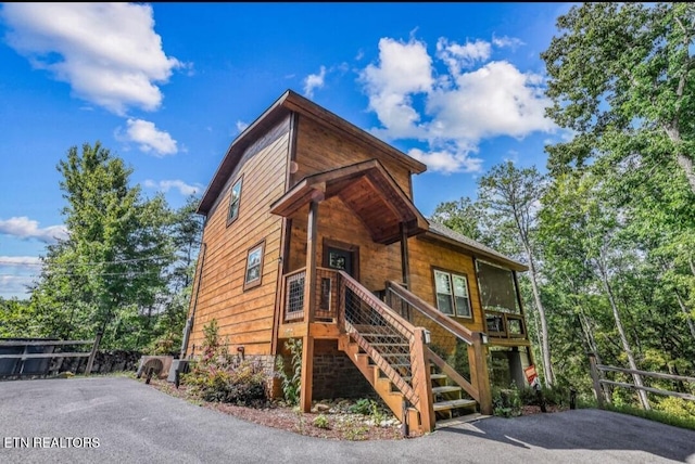 1215 Honeysuckle Ln, Sevierville, TN 37876