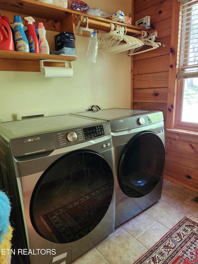 laundry room with washing machine and dryer