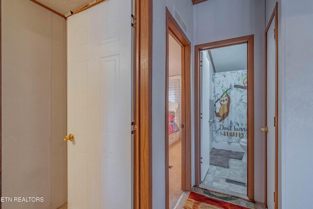 384 Lancer Rd, Harriman, TN 37748 - hallway featuring a textured ceiling