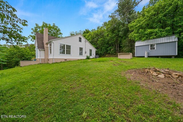 739 W Main St, Sevierville, TN 37862 - back of property featuring a chimney and a lawn