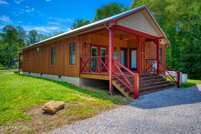 305 Griffin Ln, Allardt, TN 38504 - view of front of house with crawl space and a porch