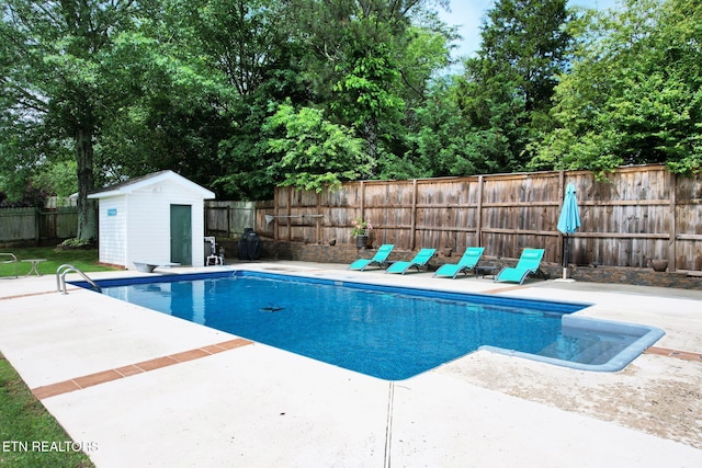 1023 NE Old Charleston Rd, Cleveland, TN 37312 - view of pool featuring a patio and a fenced backyard