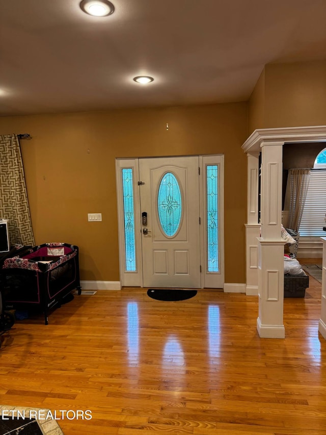 900 Twin Fawn Trl, Middlesboro, KY 40965 - foyer with light wood-type flooring, baseboards, and recessed lighting