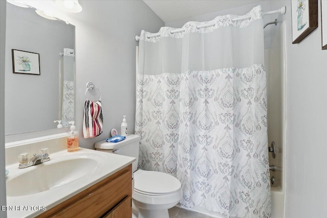 138 Robinson Ln, Middlesboro, KY 40965 - bathroom featuring toilet, vanity, and shower / tub combo with curtain