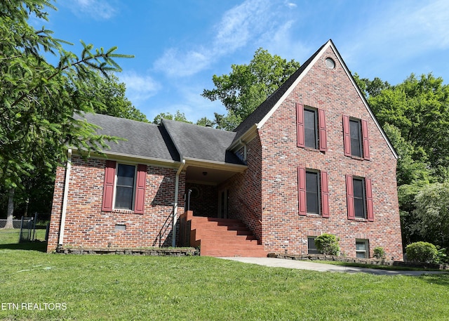 112 Chestnut Hill Rd, Oak Ridge, TN 37830 - view of front facade with brick siding and a shingled roof