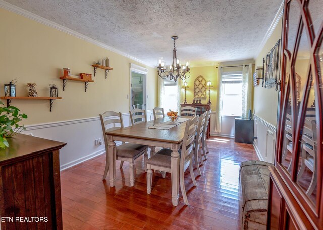 112 Chestnut Hill Rd, Oak Ridge, TN 37830 - dining room featuring a chandelier, ornamental molding, hardwood / wood-style floors, and a textured ceiling