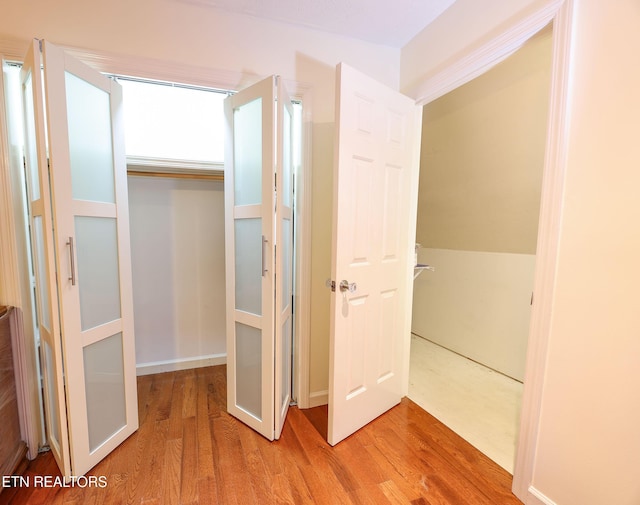 112 Chestnut Hill Rd, Oak Ridge, TN 37830 - hall featuring light wood-style floors